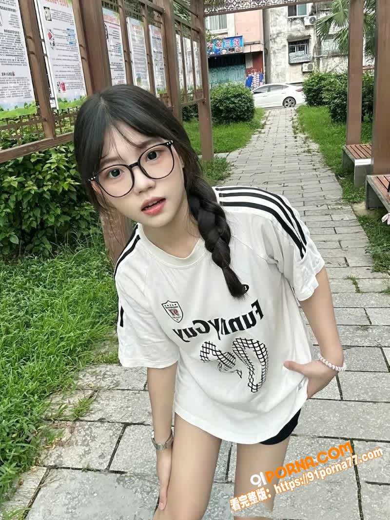 深圳眼镜学妹 王宇婷 背...（1）