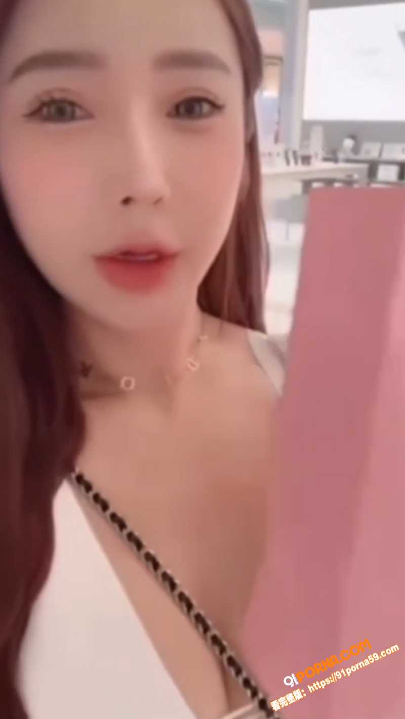 超高颜值奔驰女销售私密视...（5）
